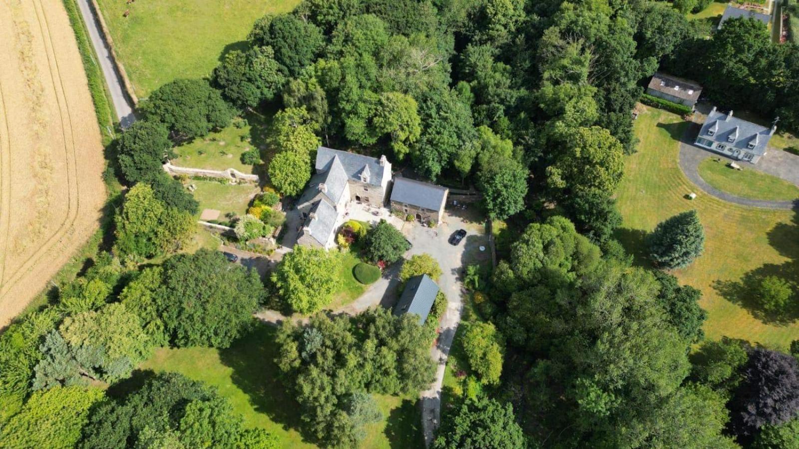Manoir Medieval Du XV Ieme Siecle Minihy-Treguier Экстерьер фото